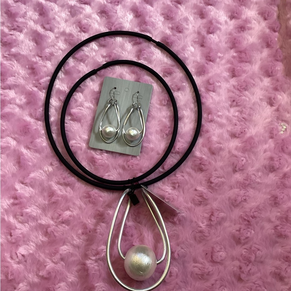 Chic Silver Pendant Necklace and Earring Set